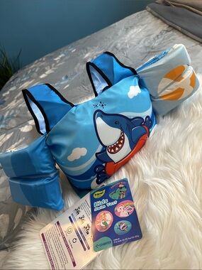 NWTS Chriffer Kids Shark Print Swim Vest - Blue Sz: CHILD fits 33-55 lbs. 🏖️